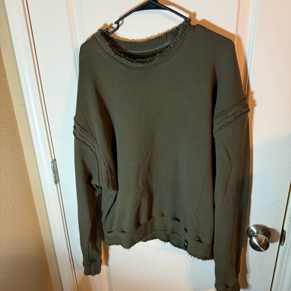 Wear It To Heart Ragtag Distressed Sweatshirt
Large | Olive | Athleisure | NWT